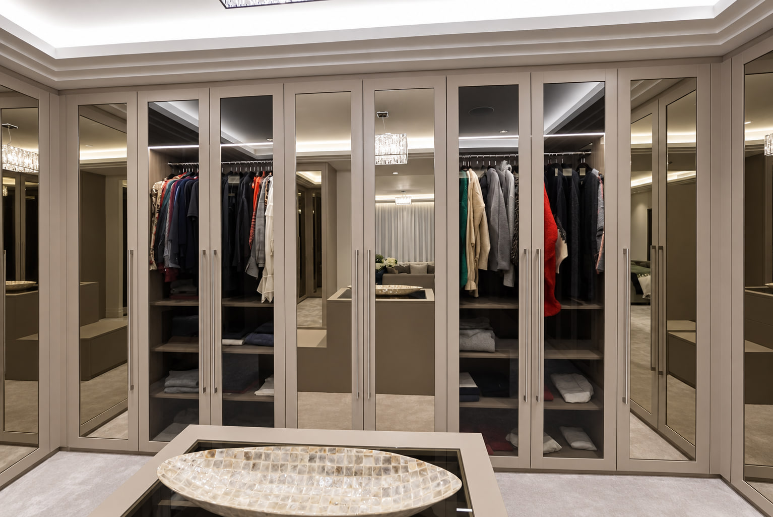 Taupe mirrored dressing-room wardrobe wall